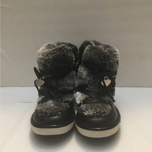 ARIANA snowboots Cozy Faux-Fur Kids Winter Boots with Heart Charm in Gray